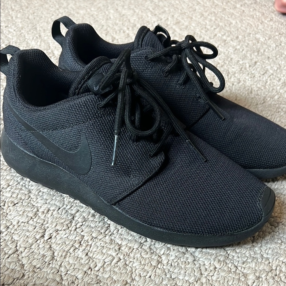 Nike Black Roshe Sneakers Lightweight Cushioned